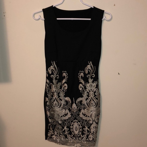 Sexy dress with beautiful embroidery - Picture 1 of 3